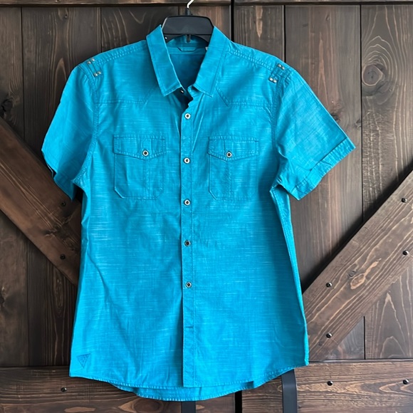 Guess, short sleeve button-down L - Picture 1 of 5